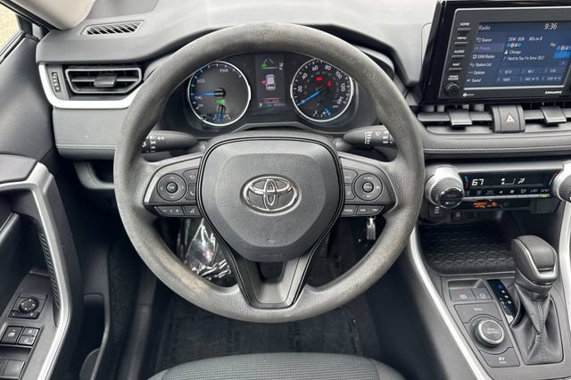 Used 2022 Toyota RAV4 LE AWD/4WD image 16