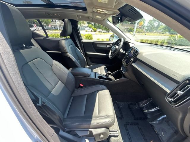 Used 2025 Volvo XC40 B5 Core AWD/4WD image 15