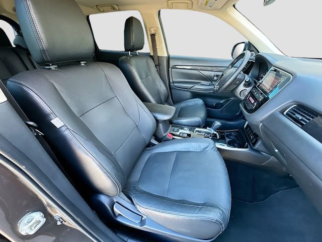 Used 2017 Mitsubishi Outlander SEL image 31