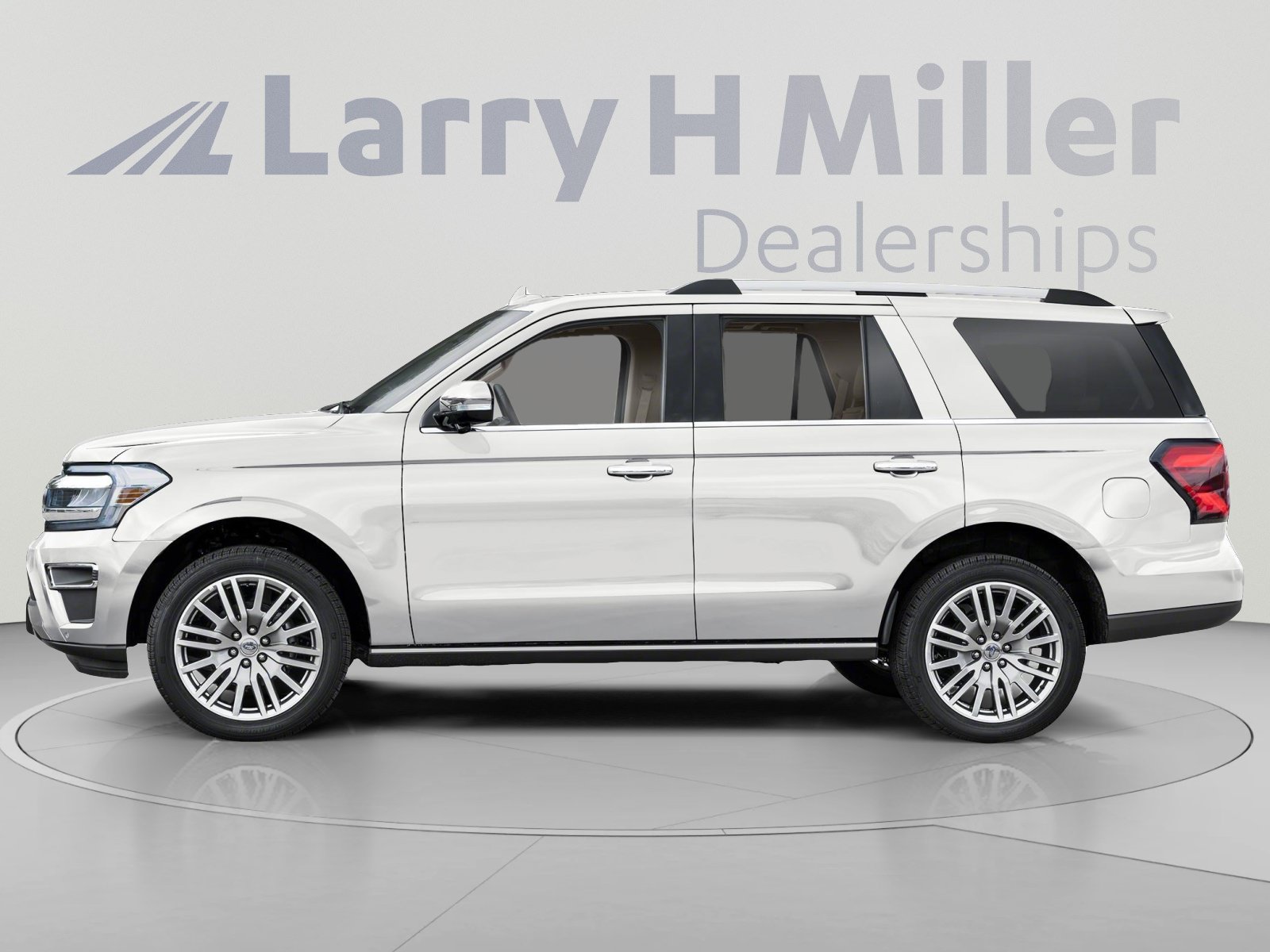 Used 2024 Ford Expedition Limited AWD/4WD image 3
