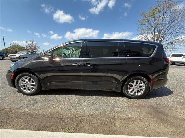 Certified 2023 Chrysler Pacifica Touring-L image 6