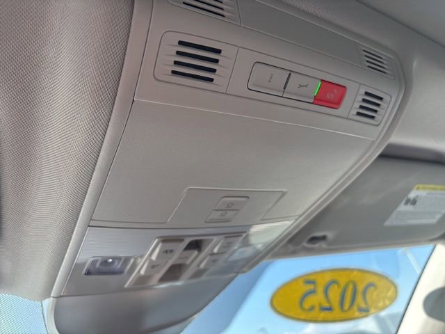 Used 2025 Volkswagen Taos SE w/ Panoramic Sunroof Package AWD/4WD image 26