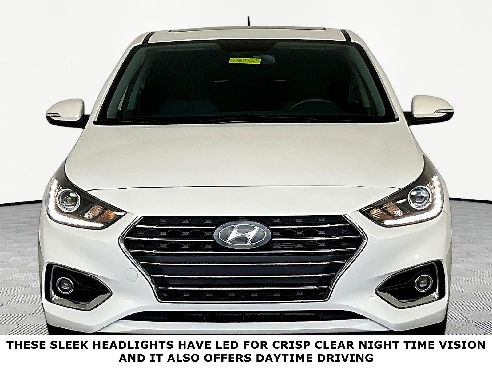 Used 2022 Hyundai Accent Limited FWD image 2