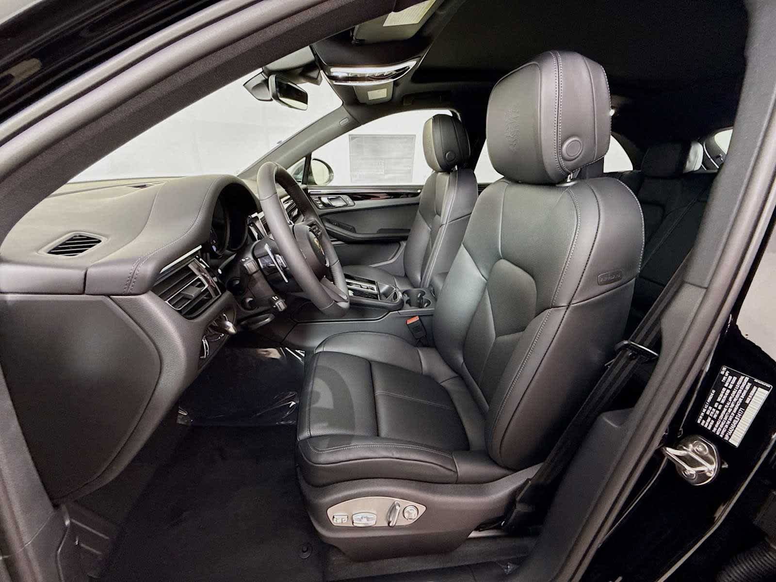 New 2025 Porsche Macan AWD/4WD image 5