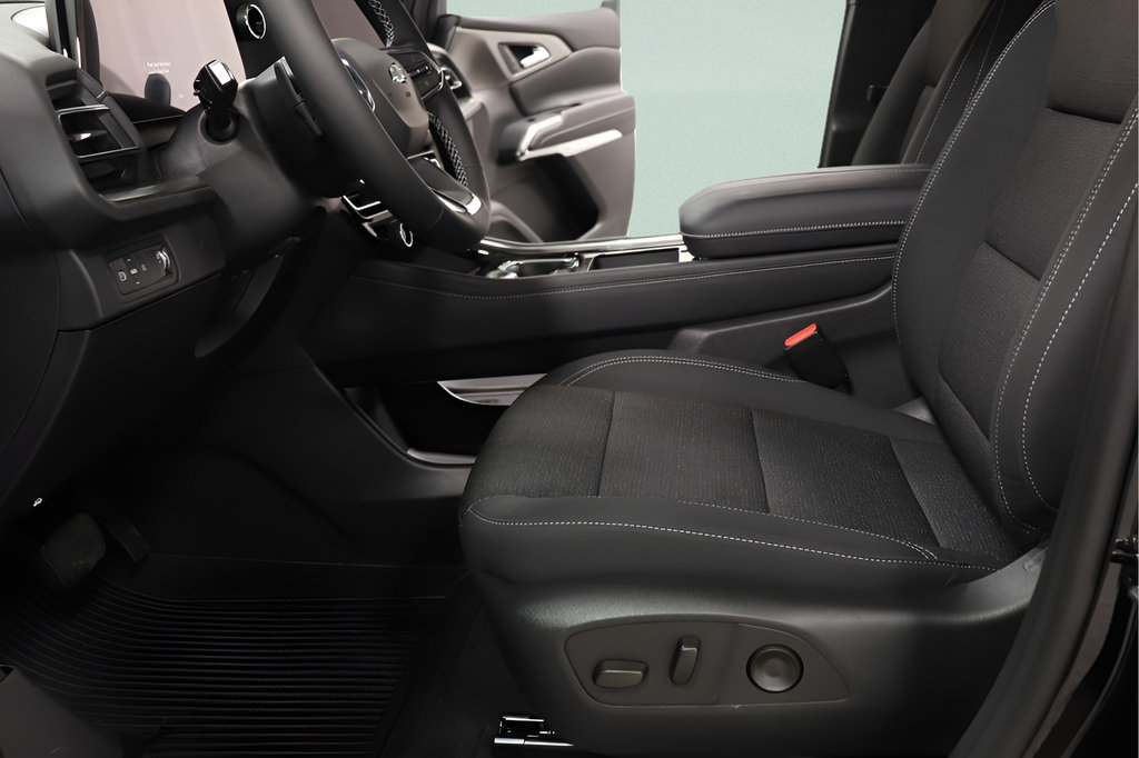 New 2027 Chevrolet Traverse LT w/ Midnight/Sport Edition FWD image 21