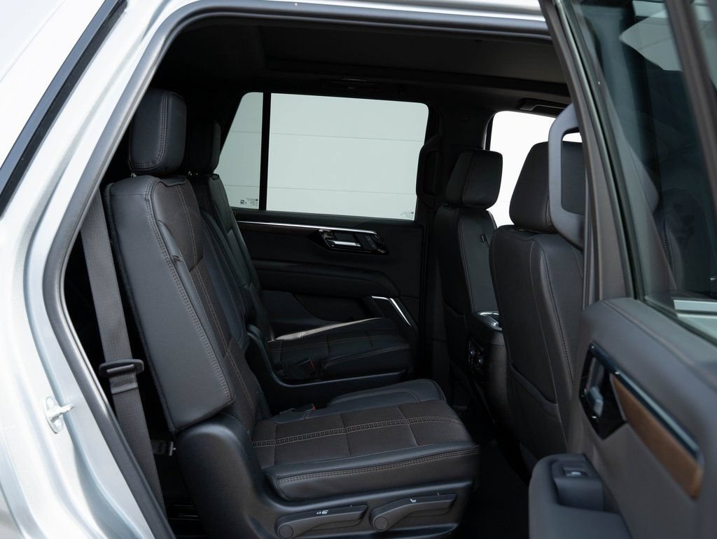 Used 2025 Chevrolet Tahoe High Country AWD/4WD image 38