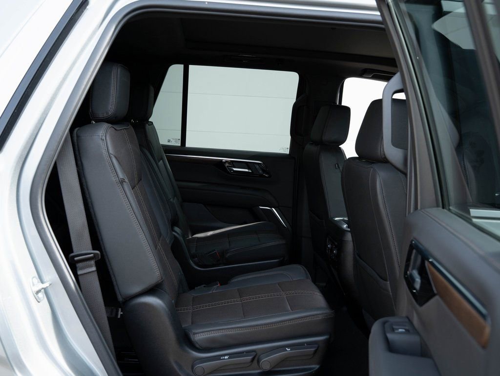 Used 2025 Chevrolet Tahoe High Country AWD/4WD image 38