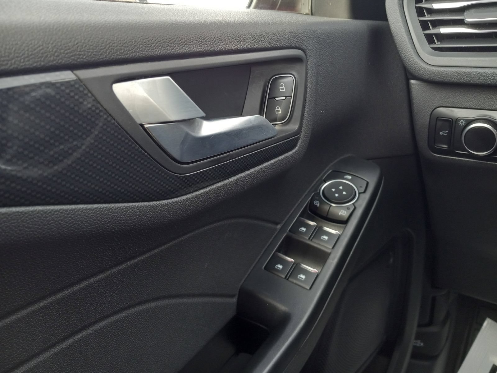 Used 2024 Ford Escape ST-Line w/ Cold Weather Package FWD image 27