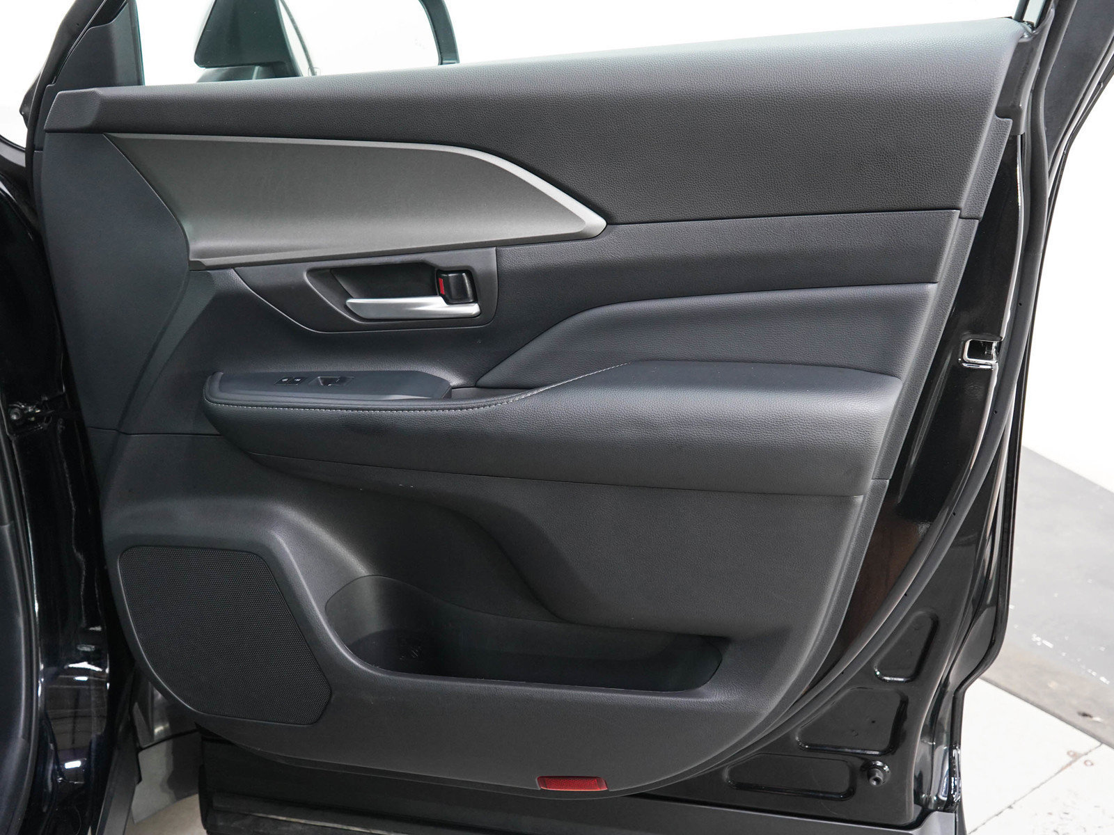 Used 2025 Toyota Grand Highlander AWD image 14