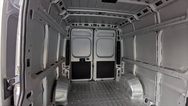 Used 2024 RAM ProMaster 2500 w/ Premium Convenience Group FWD image 17