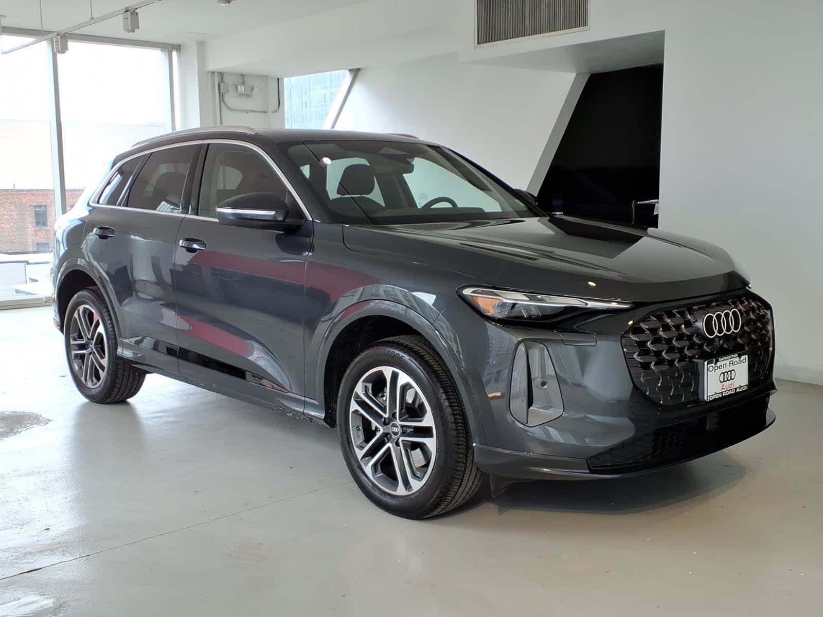 Used 2025 Audi Q5 Premium w/ Convenience Package AWD/4WD image 3