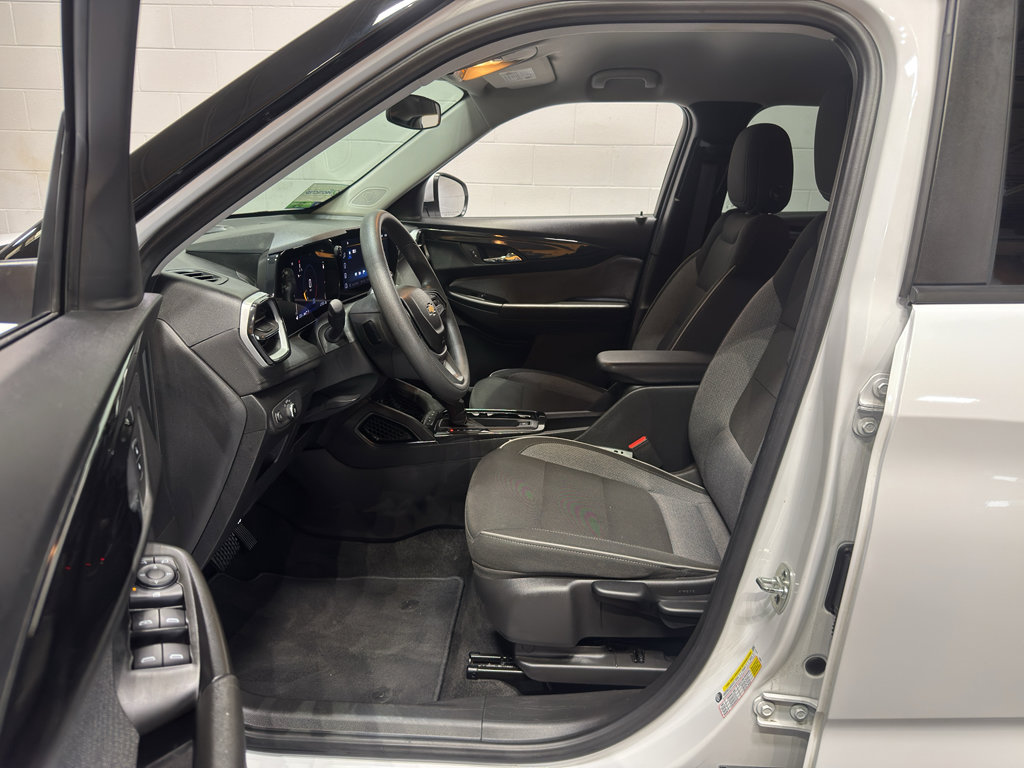 Used 2025 Chevrolet TrailBlazer LT AWD/4WD image 14