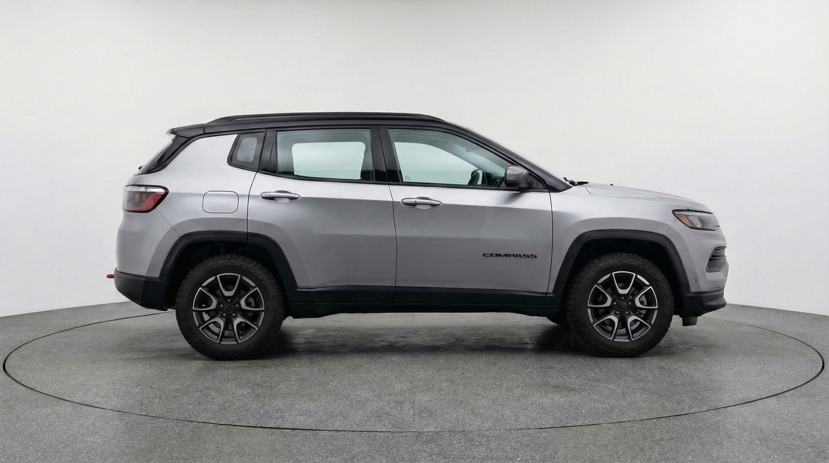 Used 2025 Jeep Compass Trailhawk AWD/4WD image 11