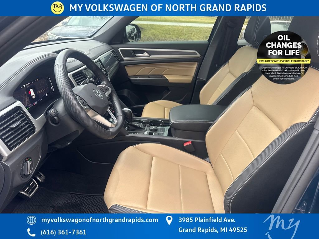 Certified 2023 Volkswagen Atlas Cross Sport SEL R-Line AWD/4WD image 10