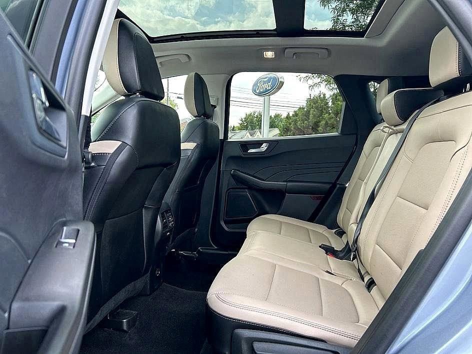 Used 2022 Ford Escape SEL image 16