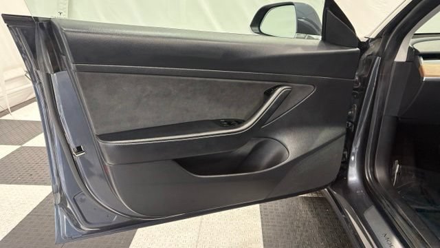 Used 2020 Tesla Model 3 Standard Range Plus RWD image 13