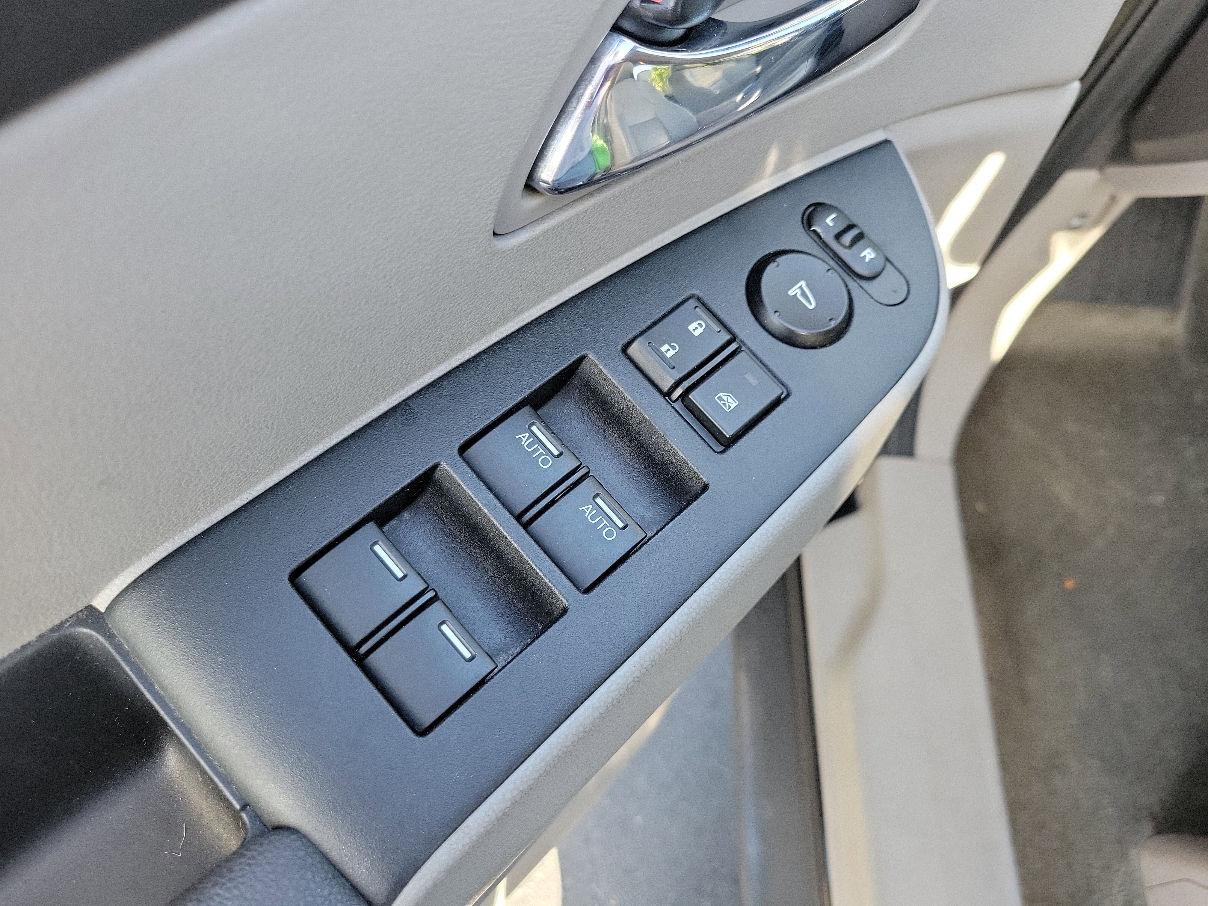 Used 2015 Honda Odyssey EX-L image 17