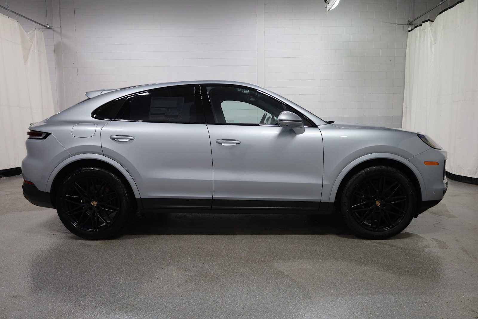 New 2026 Porsche Cayenne Coupe AWD/4WD image 10