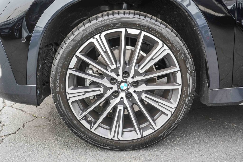 Used 2025 BMW X1 xDrive28i w/ Technology Package image 9