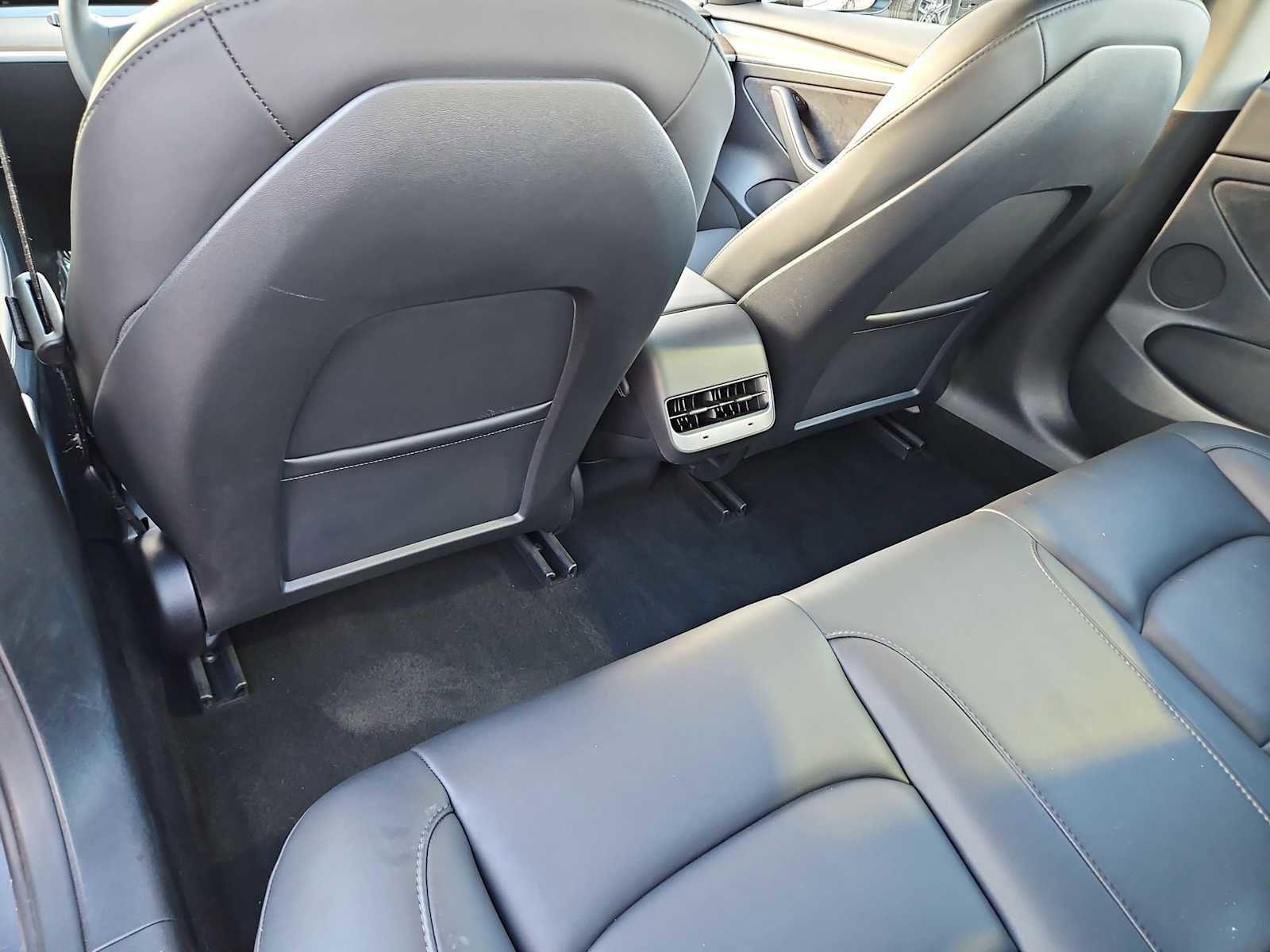 Used 2023 Tesla Model 3 Standard Range image 18