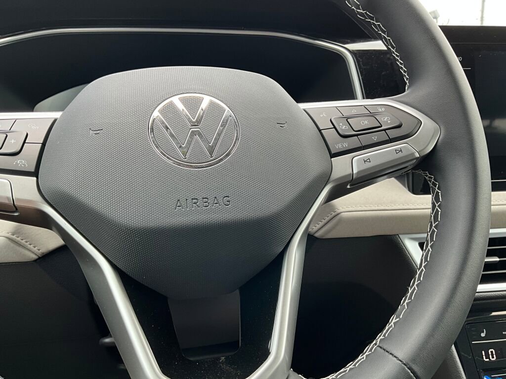 New 2025 Volkswagen Taos SE image 20