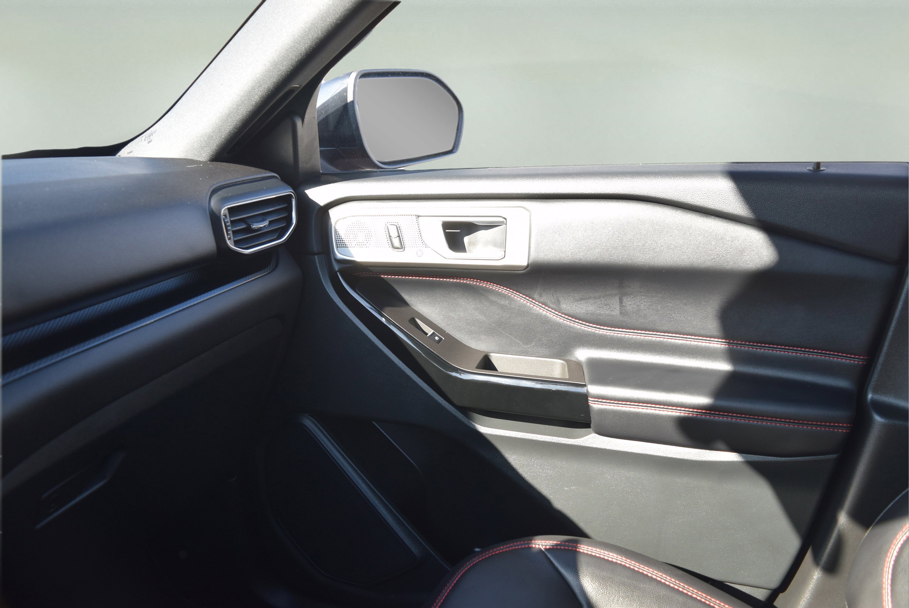 Used 2023 Ford Explorer ST-Line w/ Class IV Trailer Tow Package image 18