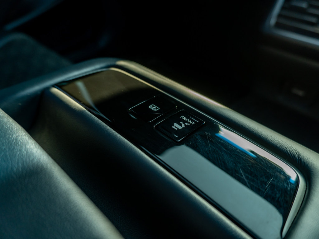 Used 2019 Lexus LS 500 F Sport w/ Accessory Package (Z1) AWD/4WD image 20