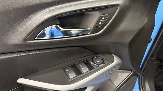 Used 2024 Chevrolet Trax RS w/ Sunroof Package FWD image 16