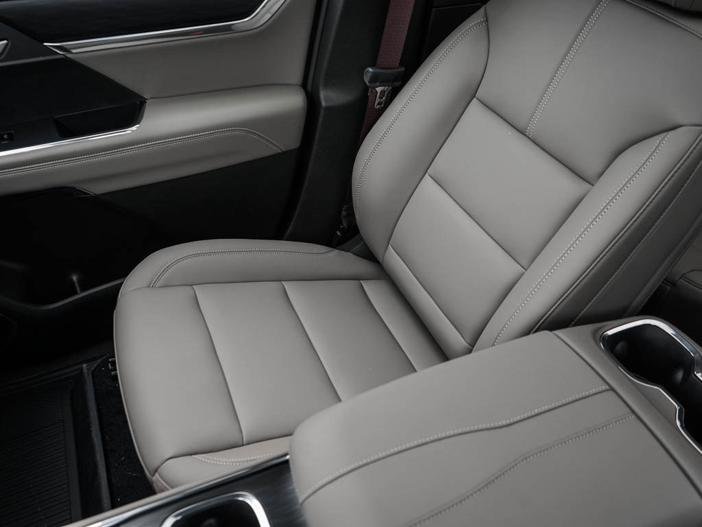 New 2027 GMC Acadia Elevation w/ Black Edition AWD/4WD image 27