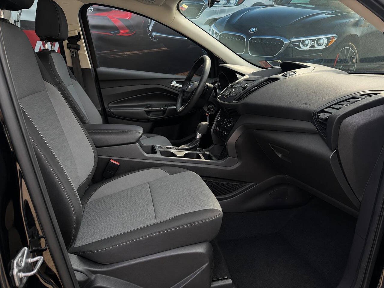 Used 2017 Ford Escape SE AWD/4WD image 10