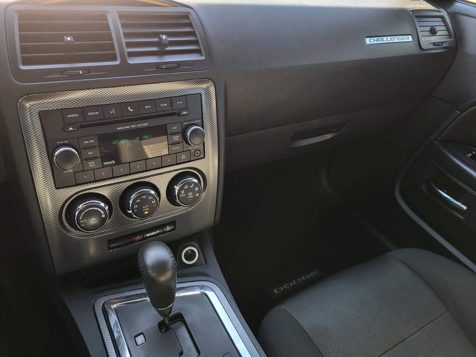 Used 2014 Dodge Challenger R/T image 3