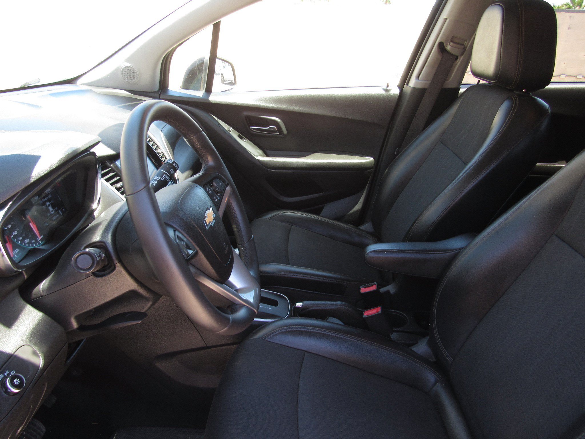 Used 2021 Chevrolet Trax LT w/ Midnight Edition FWD image 14