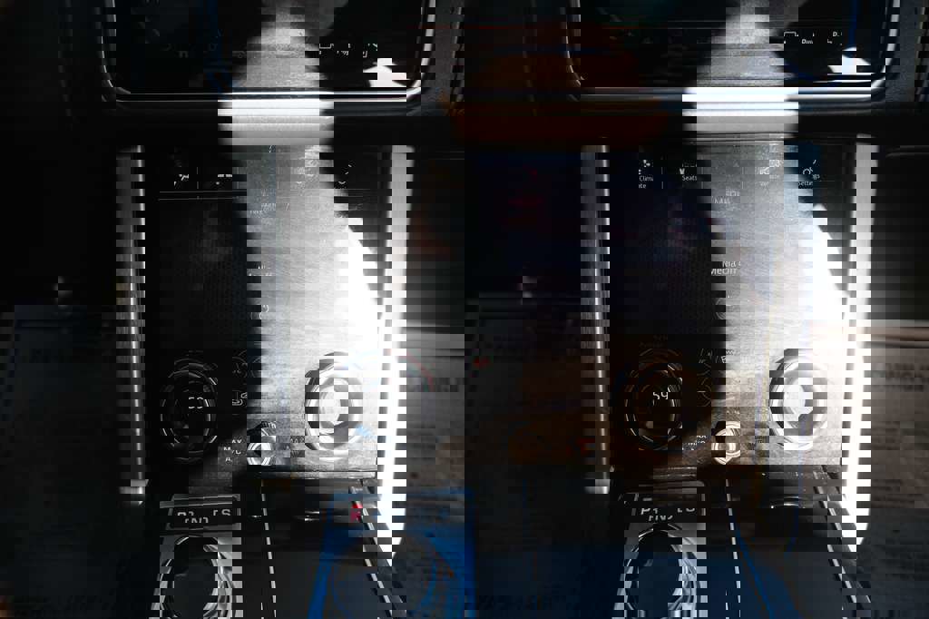 Used 2019 Land Rover Range Rover Autobiography image 38