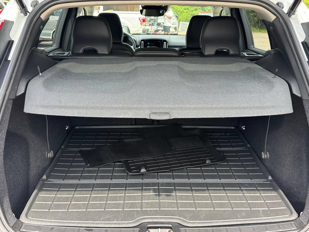 Used 2021 Volvo XC40 T5 Momentum w/ Premium Package AWD/4WD image 5