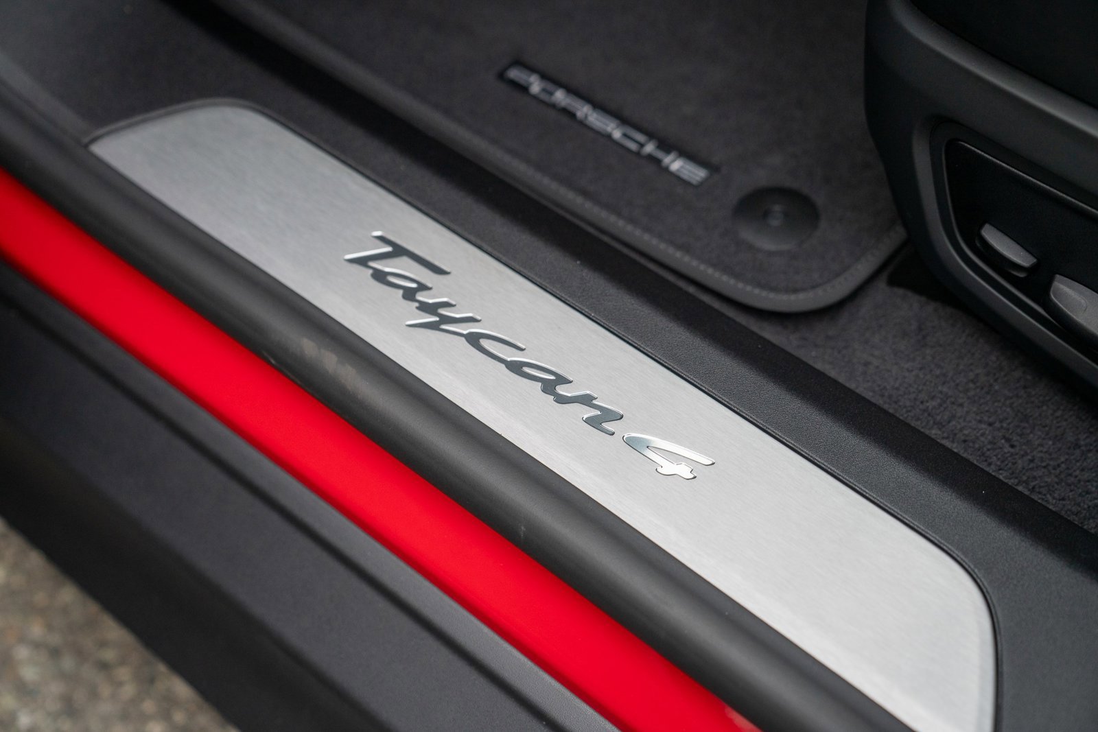 Used 2025 Porsche Taycan image 11