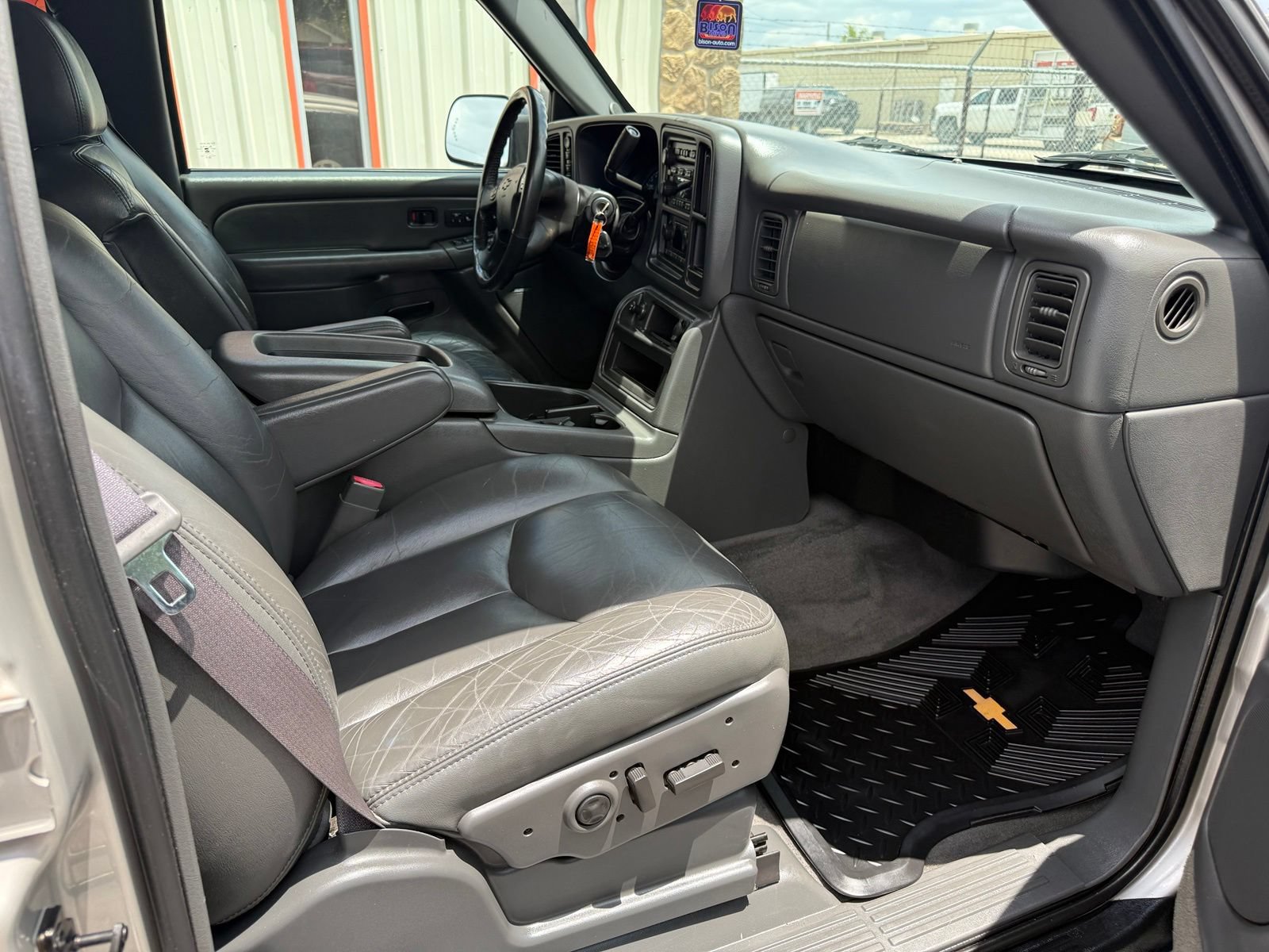 Used 2004 Chevrolet Avalanche 2500 w/ Preferred Equipment Group AWD/4WD image 14