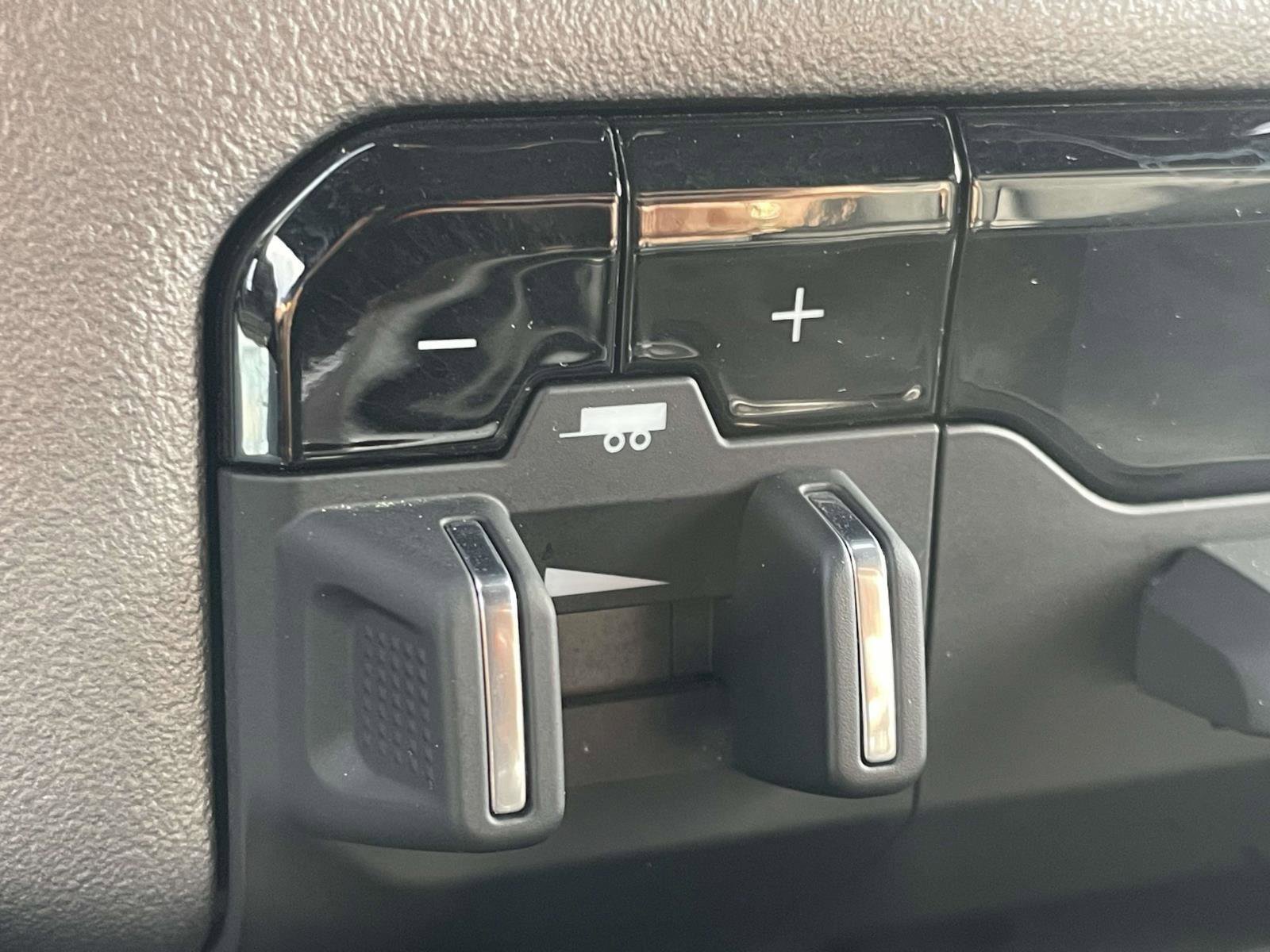 Used 2024 RAM 2500 Big Horn w/ Bed Utility Group image 18