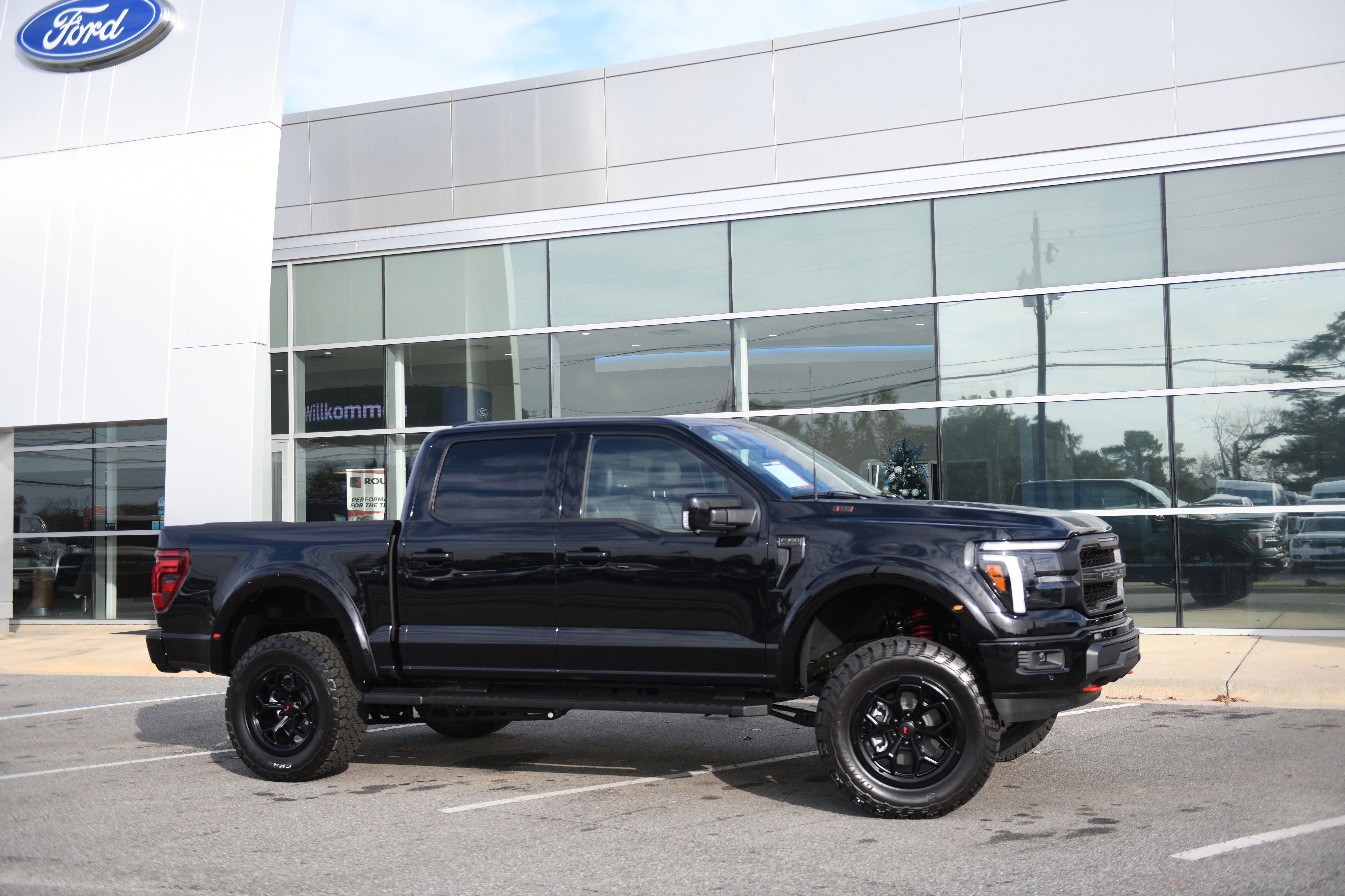 New 2025 Ford F150 Lariat w/ Equipment Group 502A High image 4