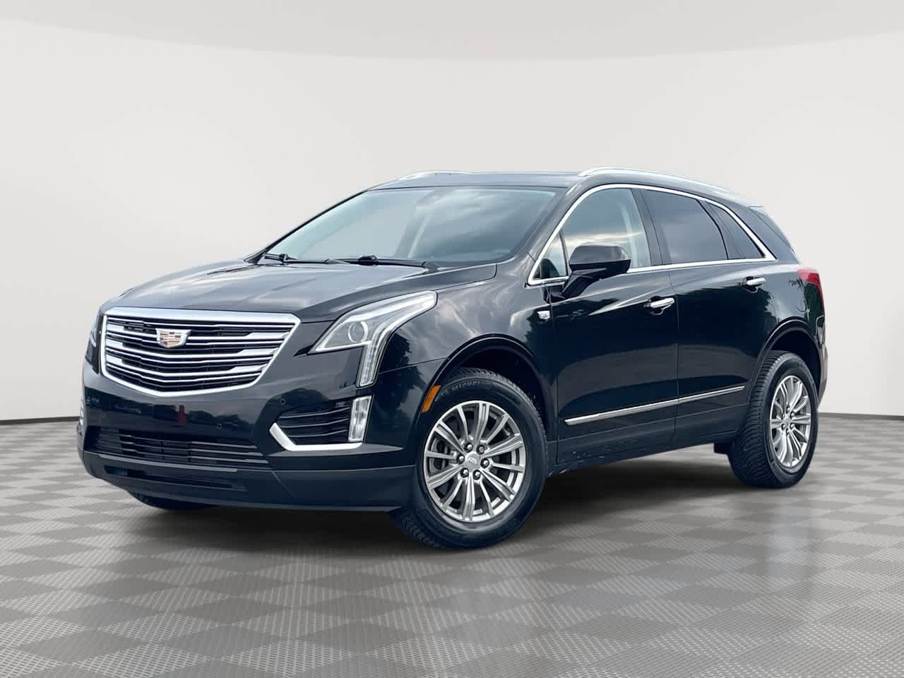 Used 2018 Cadillac XT5 Luxury w/ Driver Awareness Package AWD/4WD image 1