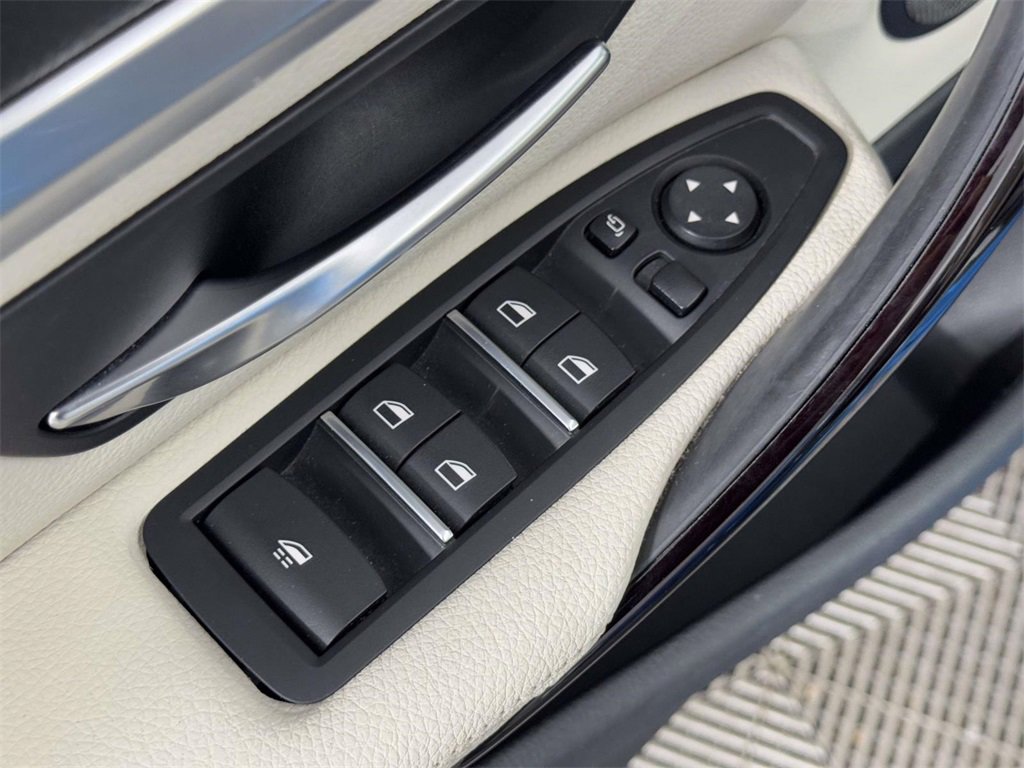 Used 2020 BMW 440i xDrive Convertible w/ M Sport Package image 18