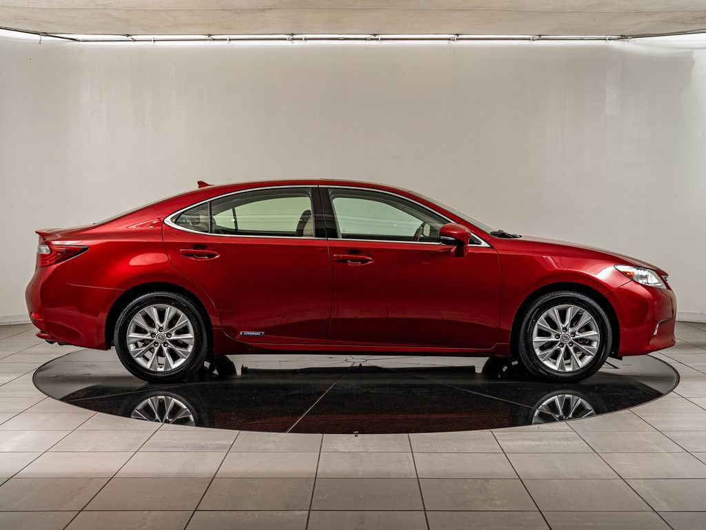 Used 2014 Lexus ES 300h w/ Luxury Package w/Bamboo Trim image 4