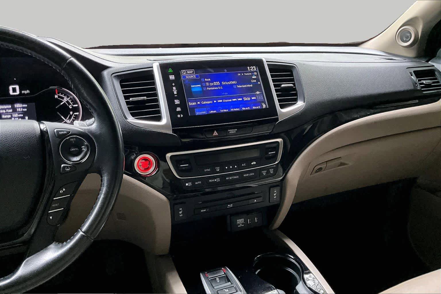 Used 2016 Honda Pilot Touring image 6