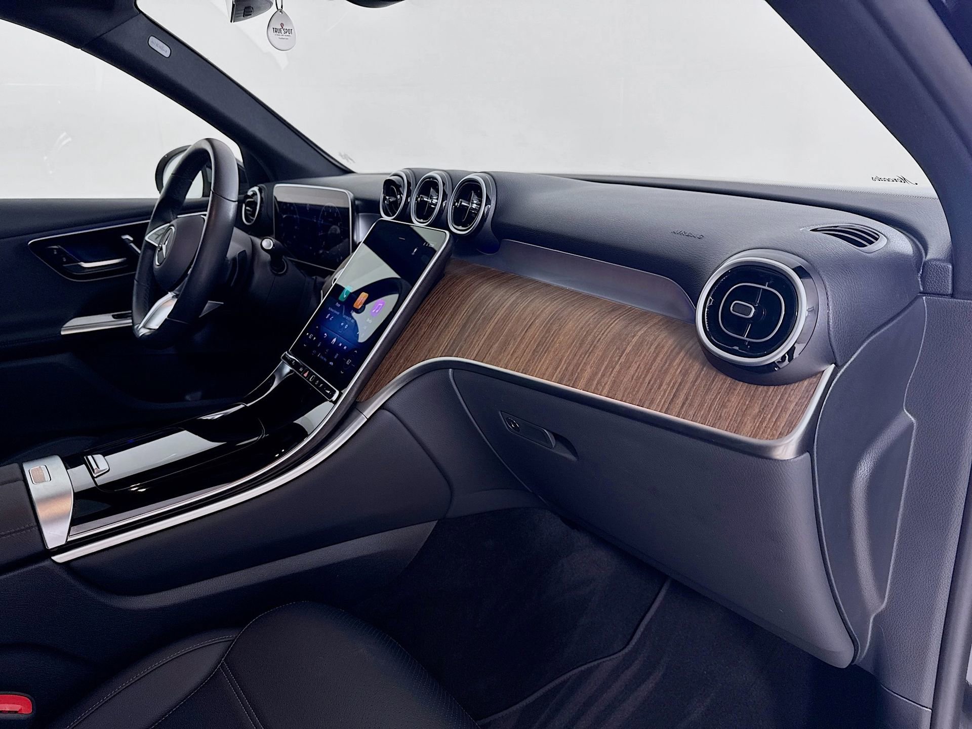 Certified 2025 Mercedes-Benz GLC 300 image 31