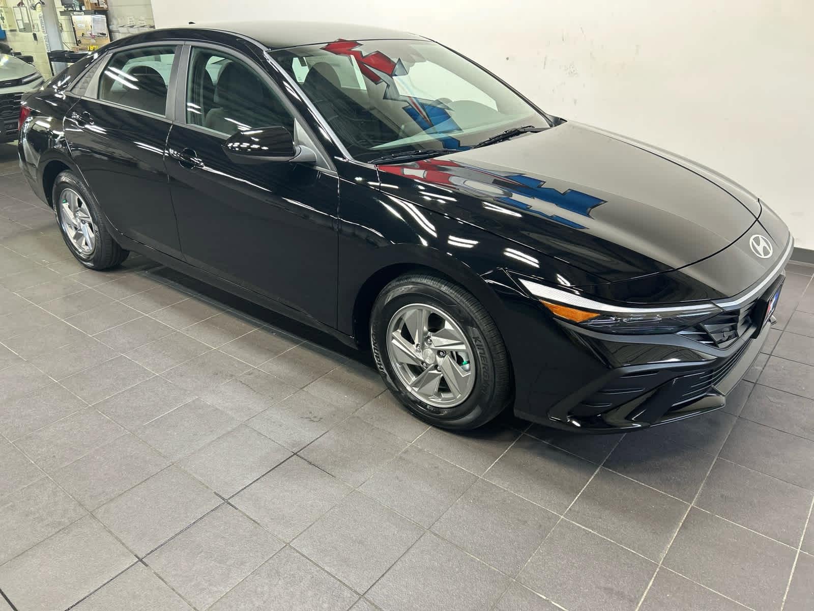 New 2026 Hyundai Elantra SE FWD image 2