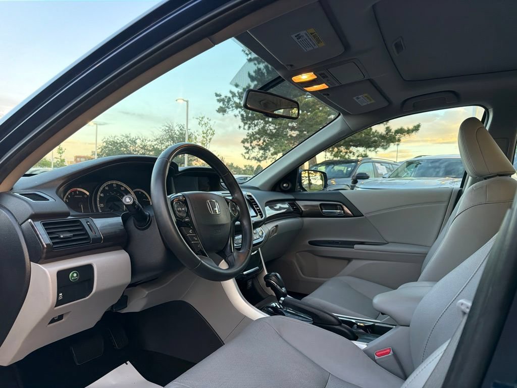 Used 2016 Honda Accord EX-L image 25