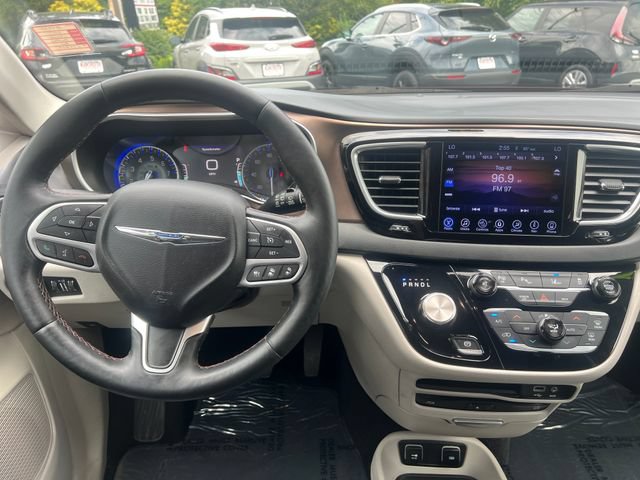 Used 2017 Chrysler Pacifica Touring-L Plus w/ Advanced Safetytec Group FWD image 11