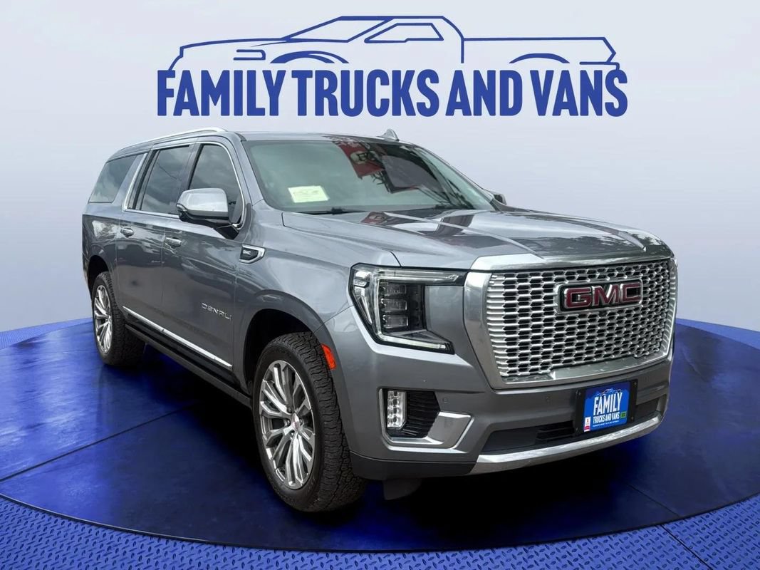 Used 2022 GMC Yukon XL Denali w/ Denali Ultimate Package AWD/4WD image 7