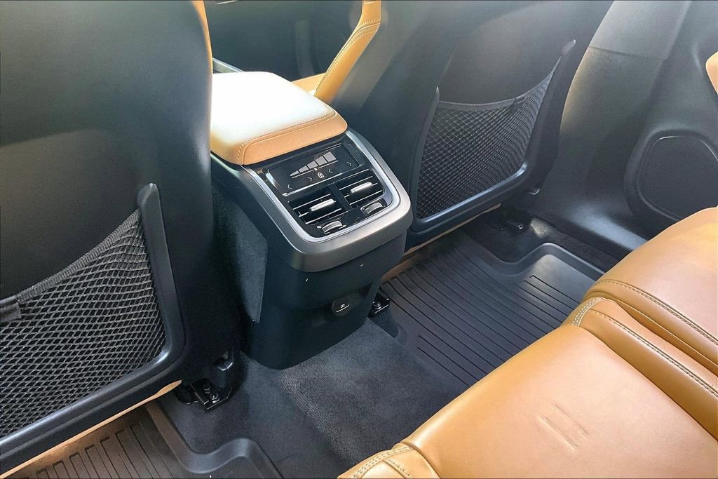 Used 2023 Volvo XC60 B5 Ultimate FWD image 33