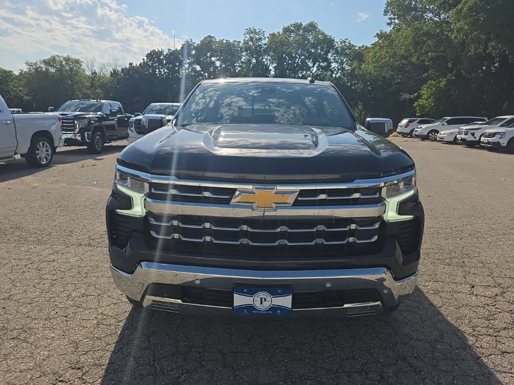 Used 2022 Chevrolet Silverado 1500 LTZ w/ LTZ Premium Package AWD/4WD image 2