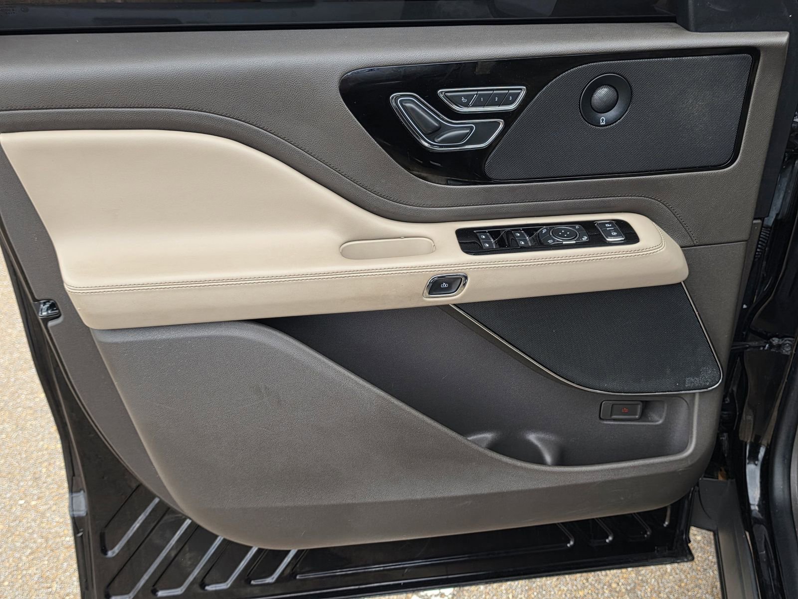 Used 2021 Lincoln Aviator Reserve w/ Equipment Group 208A image 6